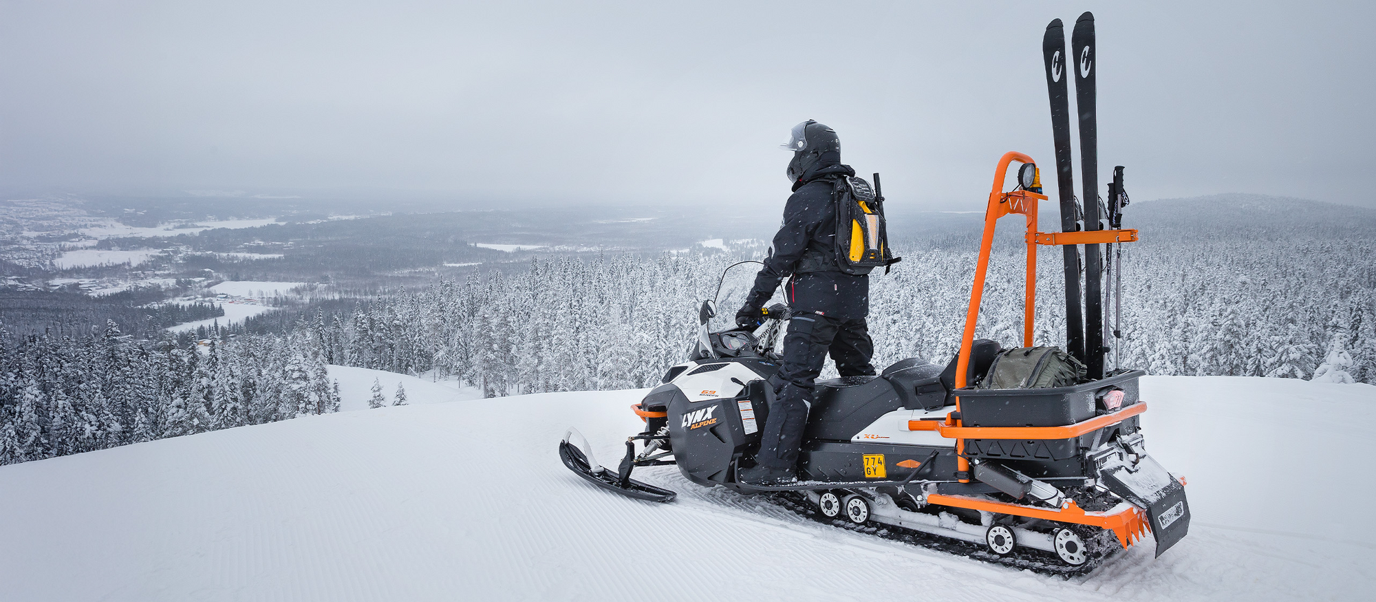 Ski-Doo auf Schnee.